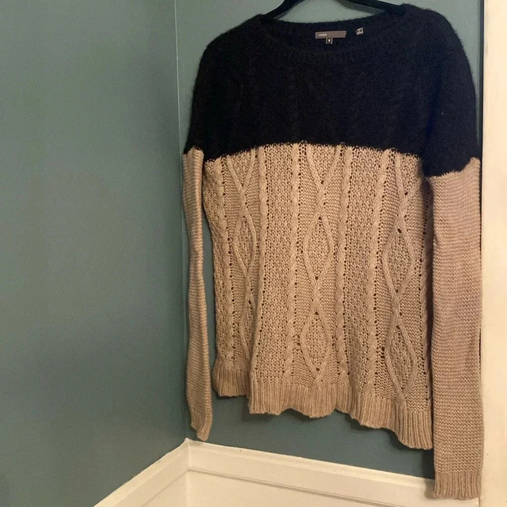 Vince women’s sweater - small - Yak and wool blend - crew neck -great condition